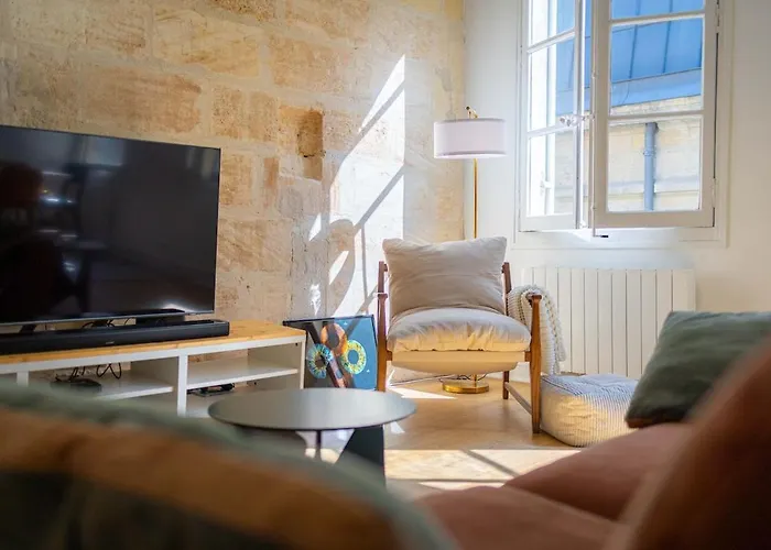 Designer & Bright On Rue Sainte-catherine