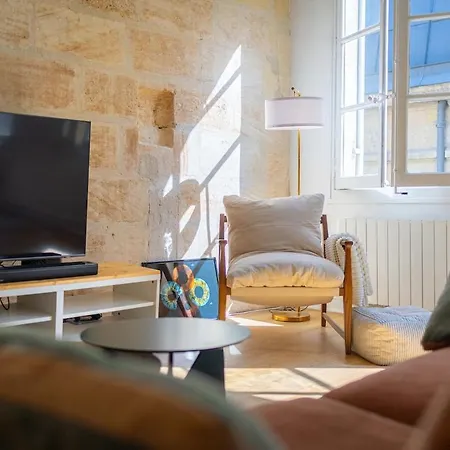 Designer & Bright On Rue Sainte-catherine