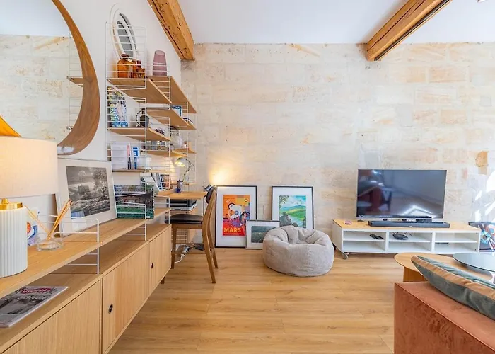 Designer & Bright On Rue Sainte-catherine